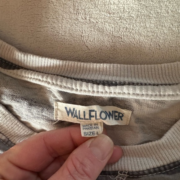 Wallflower camo top. Size L - Picture 4 of 5